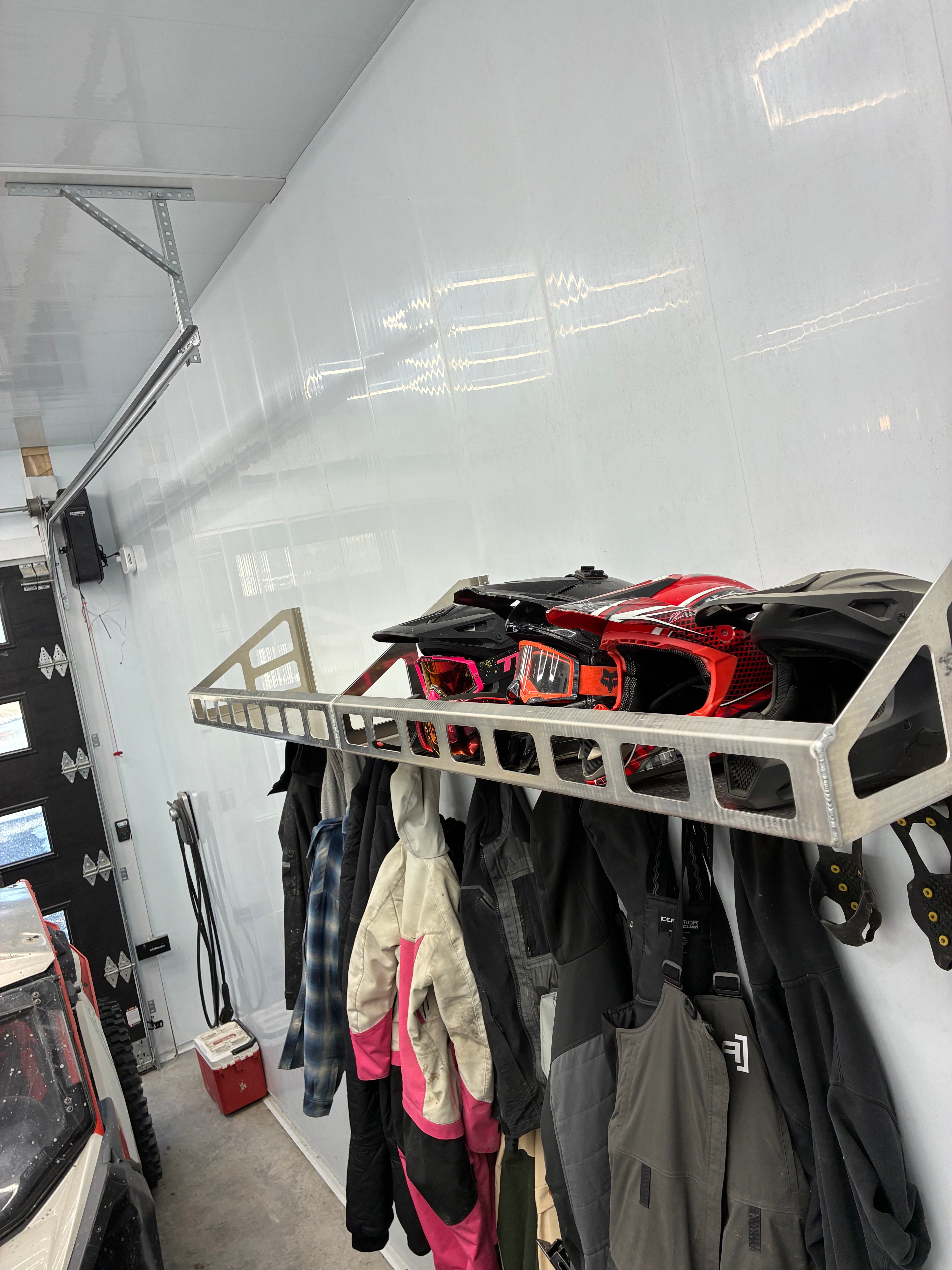 Rack pour casque et manteau